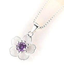 Silverfärgat blom halsband med kedja och lila strass