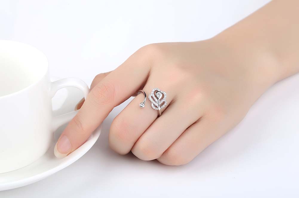 Vacker ring av hög kvalitet - strass