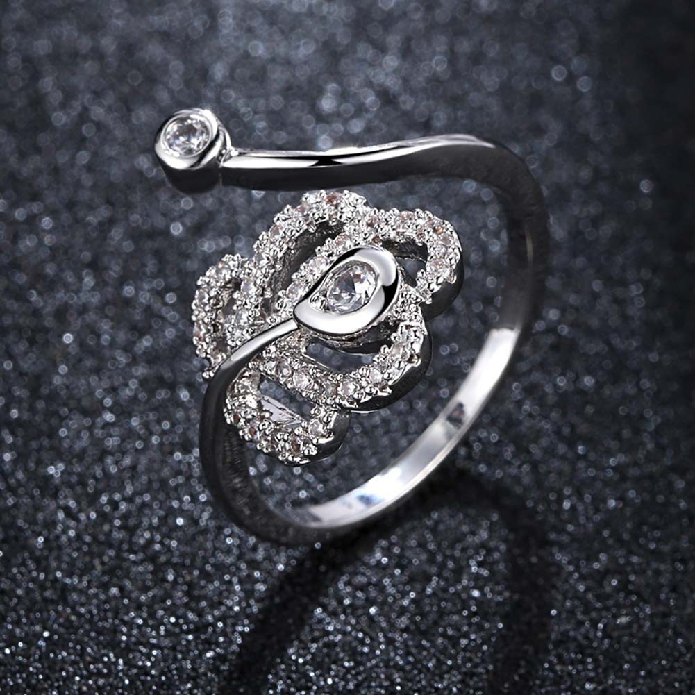 Vacker ring av hög kvalitet - strass