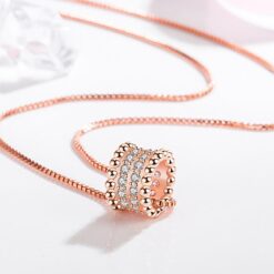 Rosa guldfärgat halsband med kedja och strass