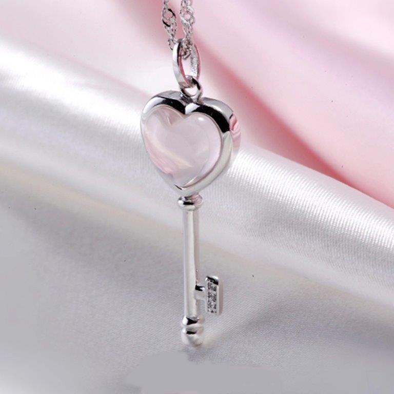 Silverfärgat hjärtnyckel halsband med kedja och strass