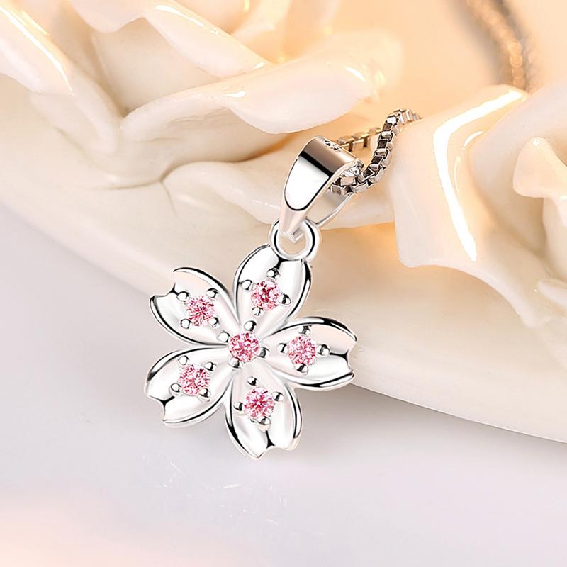 Silverfärgat blom halsband med kedja och rosa strass
