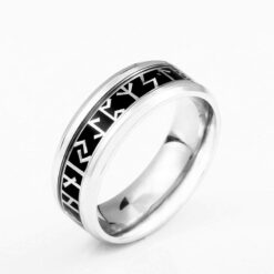 Ring - Nordisk mytologi - Runor stål med svart bakgrund