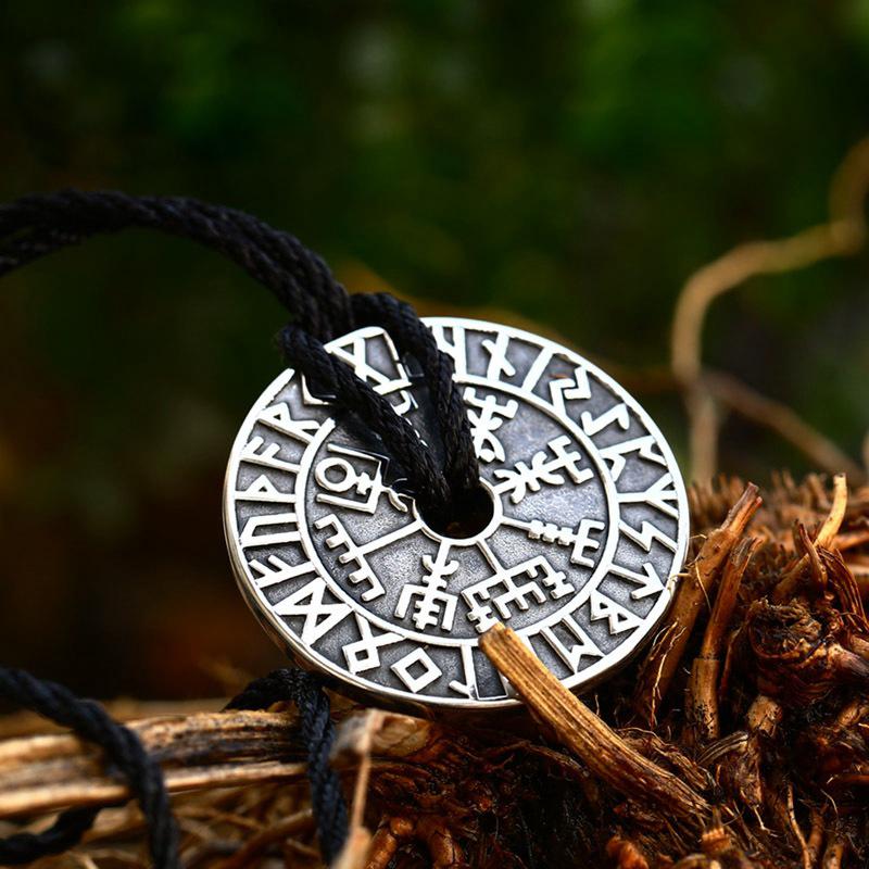 Halsband - Nordisk mytologi - Vegvisir med runor och svart halsband