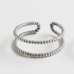 Äkta silverring, S 925 med enkel och vacker tvinnad design