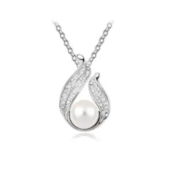 Vackert halsband - silver m strass och pärla